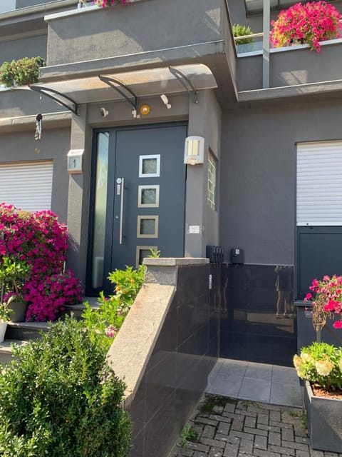 1 grosse elegante Zimmerwohnung 5 Minuten zu Fuss in die Stadtmitte Apartment in Lörrach