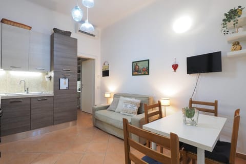 Seating area, Dining area, oven, stove