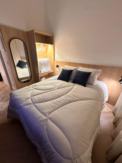 Bed, Photo of the whole room, Bedroom, wardrobe