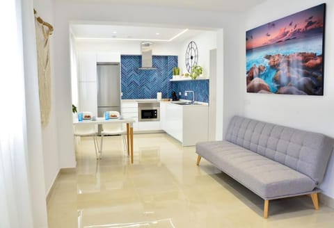TV and multimedia, Kitchen or kitchenette, Living room, Seating area