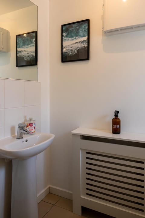 Toilet, Decorative detail