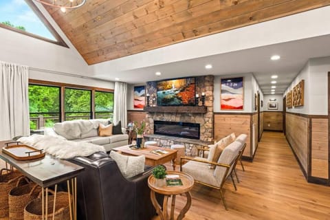 WOW! New Lodge Golf Simulator Sleeps20 Great Loc House in Sevier County