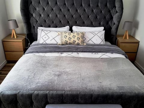 Centrally located 2 bedroom house with garden Apartment in Omagh