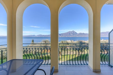 Balcony/Terrace, Lake view