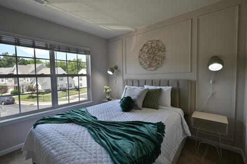 Bed, Photo of the whole room, Bedroom