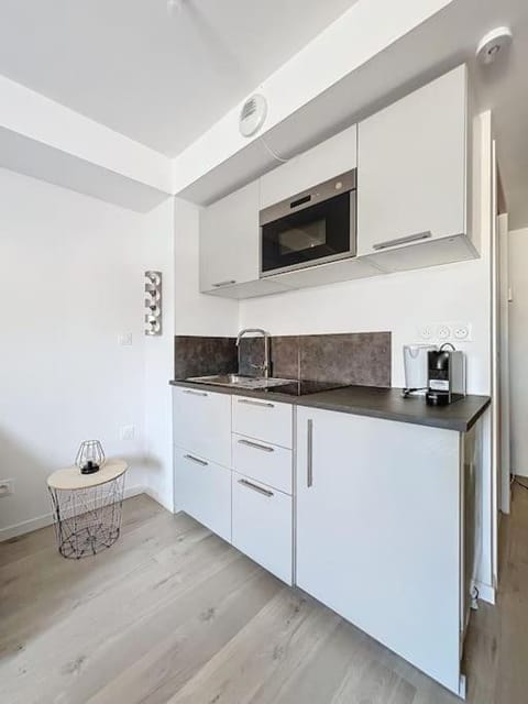 Studio paisible - métro Oullins centre Apartment in Lyon