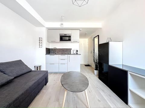 Studio paisible - métro Oullins centre Apartment in Lyon