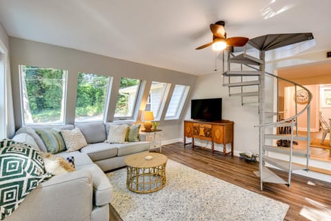 A-Frame Anderson Cabin Half Mi to Lake Hartwell! Cabin in Lake Hartwell