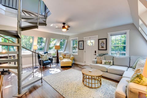 A-Frame Anderson Cabin Half Mi to Lake Hartwell! Cabin in Lake Hartwell