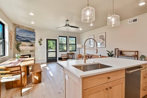 Mayflower Lakeside B5 - 203 House in Jordanelle Reservoir