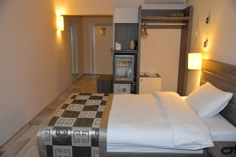 Photo of the whole room, Bedroom, Non alcoholic drinks