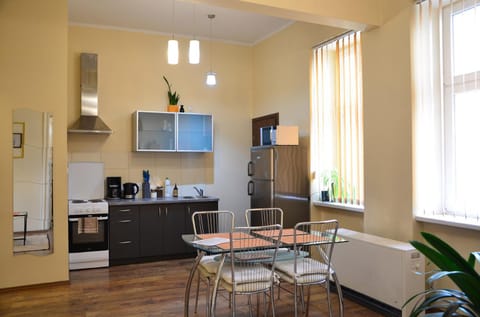 Kitchen or kitchenette, Living room