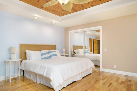 Peaceful Forested 5 Bdrm Near Lake sleeps up to 16 House in Covert