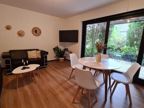 Living room, Seating area, Dining area