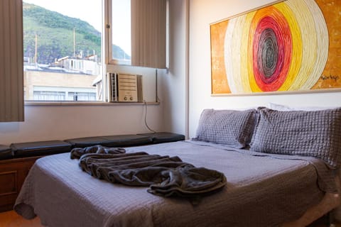 Bed, air conditioner