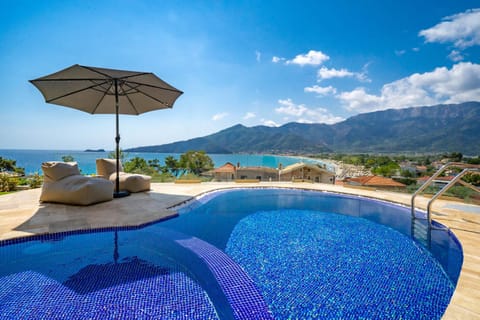 Nearby landmark, Day, Natural landscape, Mountain view, Sea view, Swimming pool, sunbed