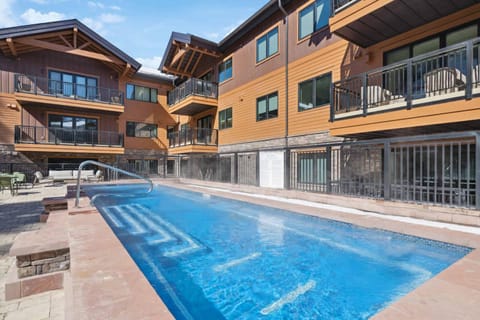 Frontgate 302 by East West Hospitality Apartment in Avon