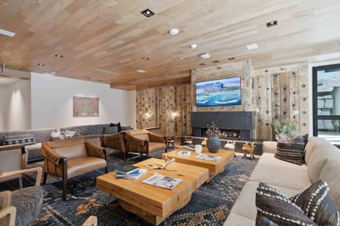 Frontgate 302 by East West Hospitality Apartment in Avon