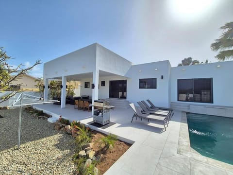 Property building, Patio, Day, Evening entertainment, Pool view, Swimming pool, sunbed