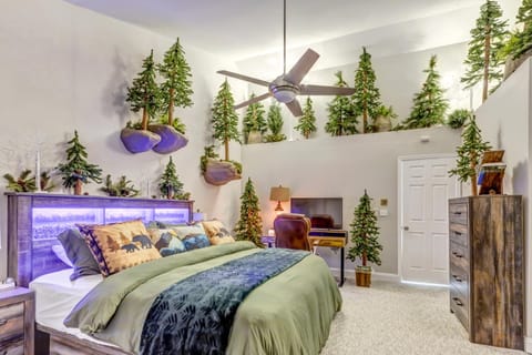 Immersive Spa Retreat with Sauna & 15m to Red Rocks Villa in Lakewood