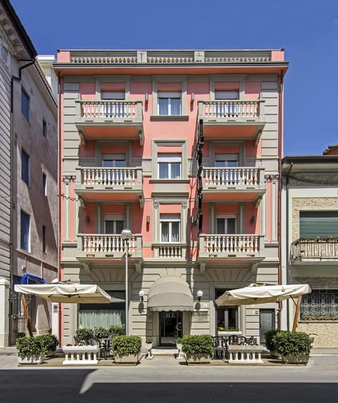 Property building, Day