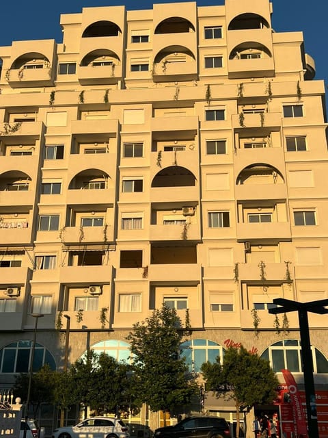 Property building, Day, Location