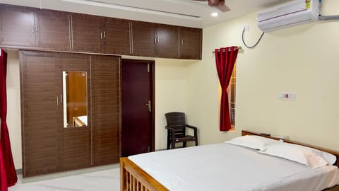 Bed, Photo of the whole room, Bedroom, wardrobe, air conditioner