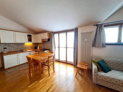 Il Terrazzo della Valmalenco - Luminoso bilocale con terrazzo panoramico Apartment in Chiesa In Valmalenco