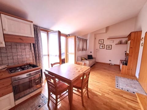 Il Terrazzo della Valmalenco - Luminoso bilocale con terrazzo panoramico Apartment in Chiesa In Valmalenco