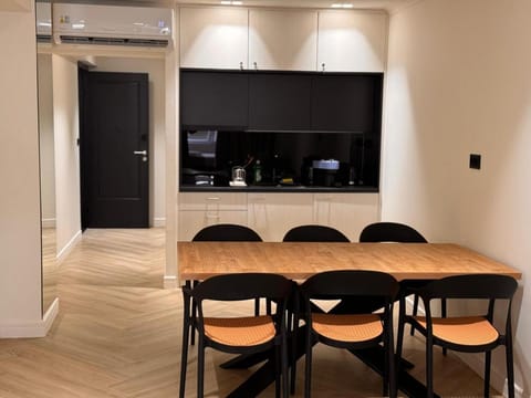 Kitchen or kitchenette, Seating area, Dining area, kitchen