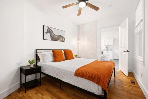 Cozy 2-Floor Home 5BR 3BA 2 Kitchens Backyard House in Louisville