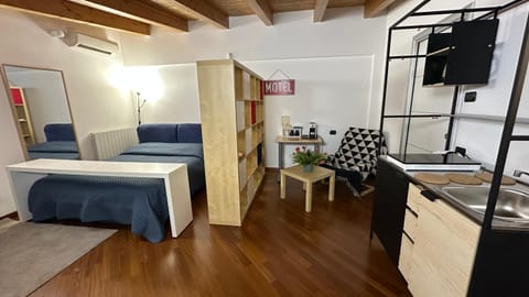 Bed, Living room