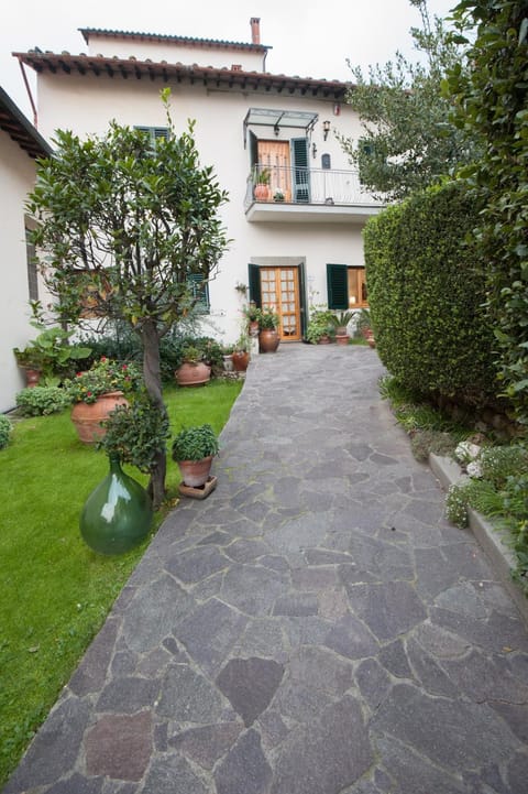 Facade/entrance, Decorative detail, Garden view