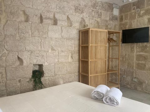 Bed, TV and multimedia, Bedroom, wardrobe