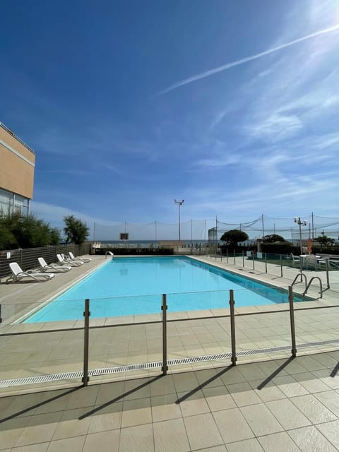Day, Pool view, Swimming pool, sunbed