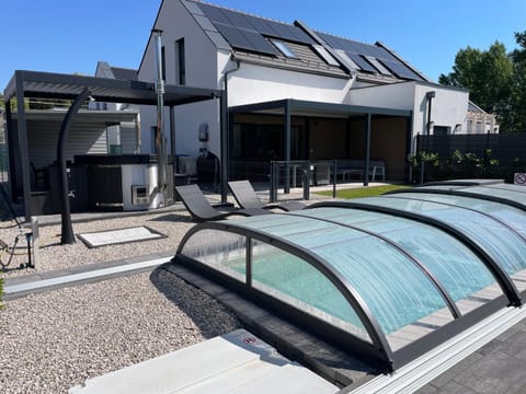 Hot Tub, Beach, Swimming pool, dishwasher, air conditioner
