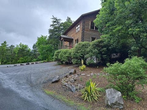 Property building, Natural landscape, Parking