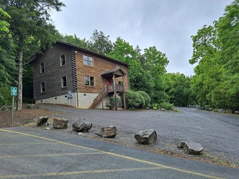 Property building, Natural landscape, Parking