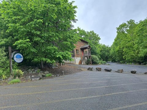 Property building, Property logo or sign, Natural landscape, Street view, Parking