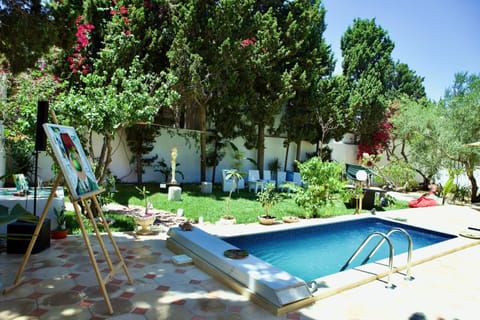 Swimming pool