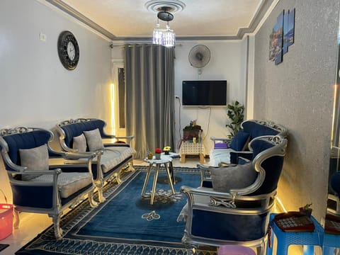 Communal lounge/ TV room, TV and multimedia, Living room, Seating area