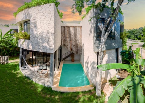 Property building, Patio, Garden, Garden view, Pool view, Swimming pool, Swimming pool
