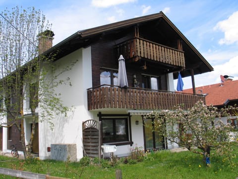 Property building, Facade/entrance, Garden