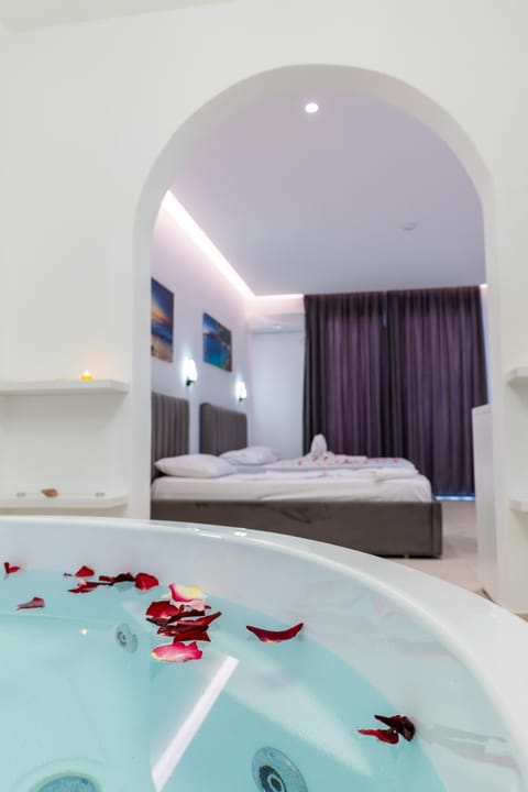 Hot Tub, Photo of the whole room