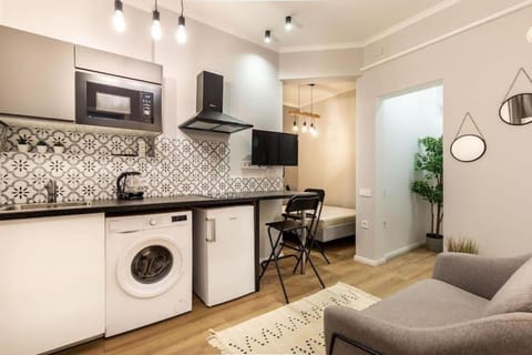 Kitchen or kitchenette, Seating area, Dining area, washing machine