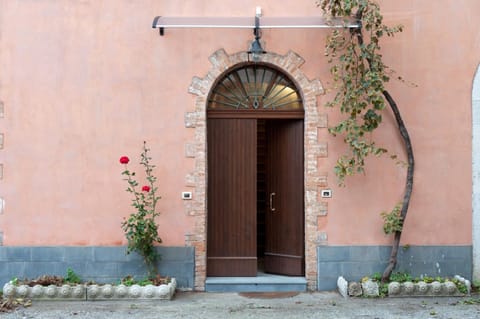 Facade/entrance, Day