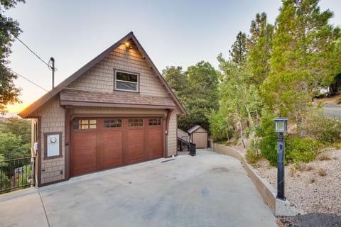 Lake Arrowhead Cabin 4 Decks, Game Room and More! Cabin in Lake Arrowhead