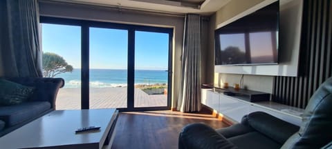 Communal lounge/ TV room, View (from property/room), Balcony/Terrace, Living room, Seating area, Beach, Sea view