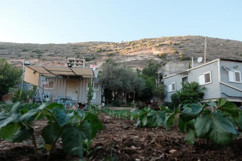 Property building, Day, Natural landscape, Garden, Garden view, Mountain view