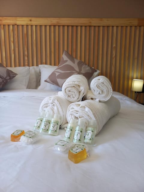Bed, towels